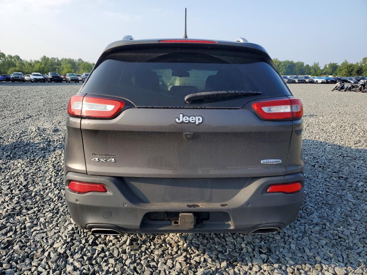 2018 Jeep Cherokee Latitude Plus - Image 6