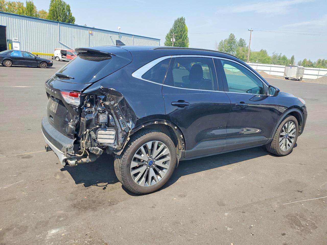 2022 Ford Escape Titanium - Image 3