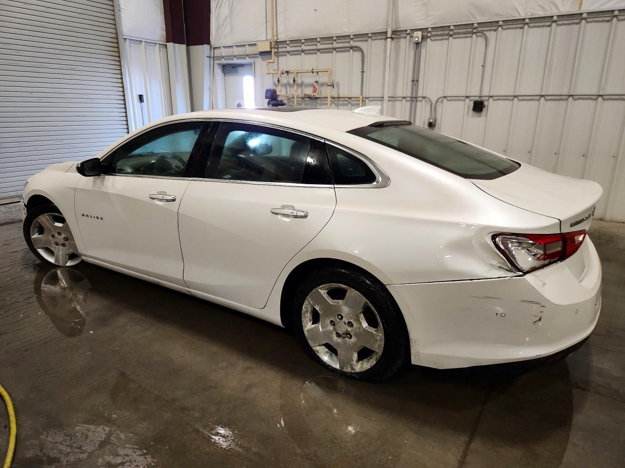 2016 Chevrolet Malibu Premier - Image 2