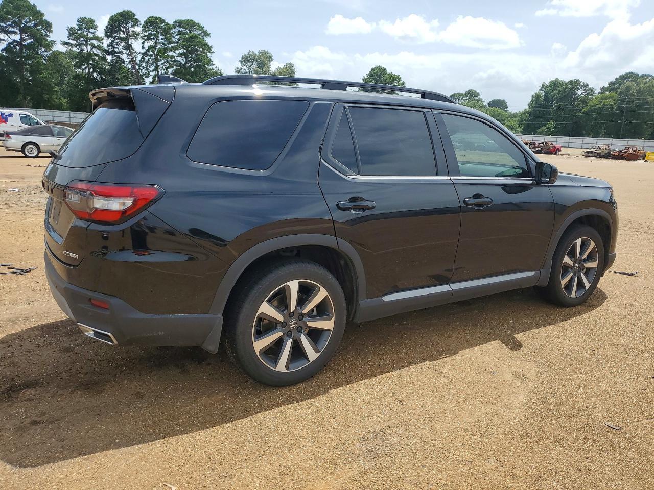2023 Honda Pilot Touring - Image 3