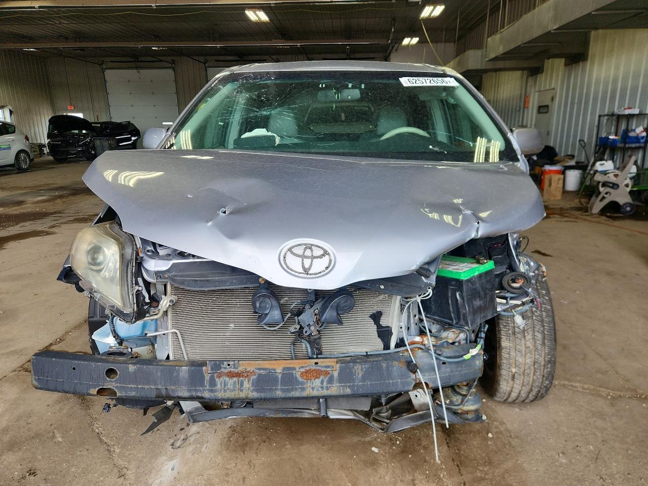 2011 Toyota Sienna Xle 7-Passenger - Image 5