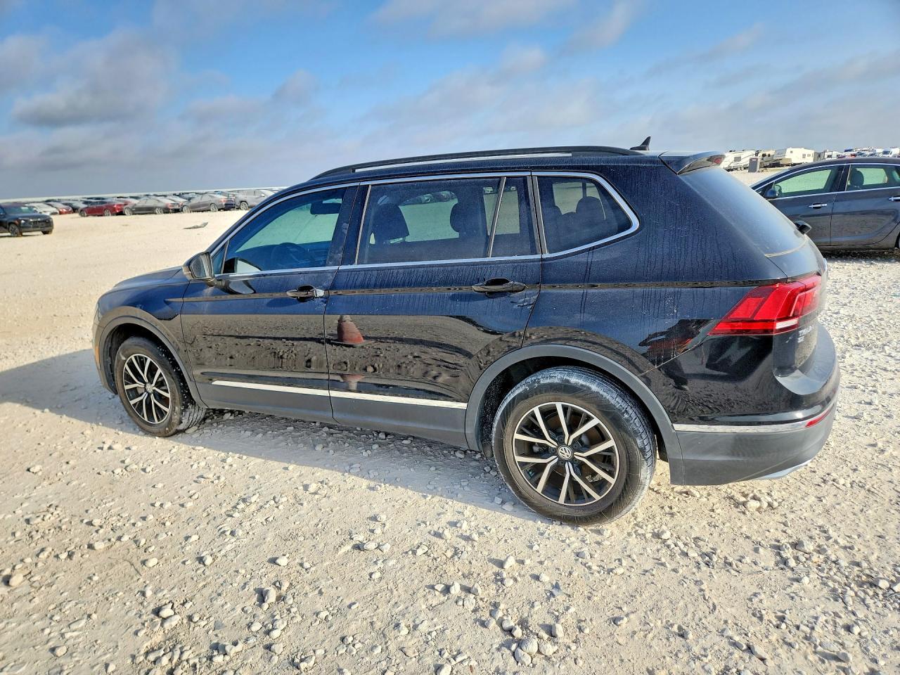 2021 Volkswagen Tiguan Se - Фото 2