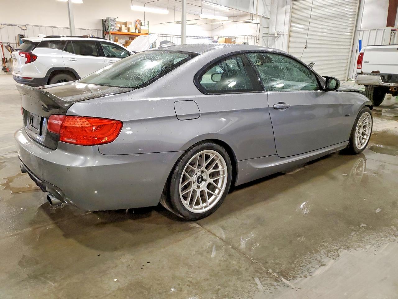 2010 BMW 335 I - Фото 3