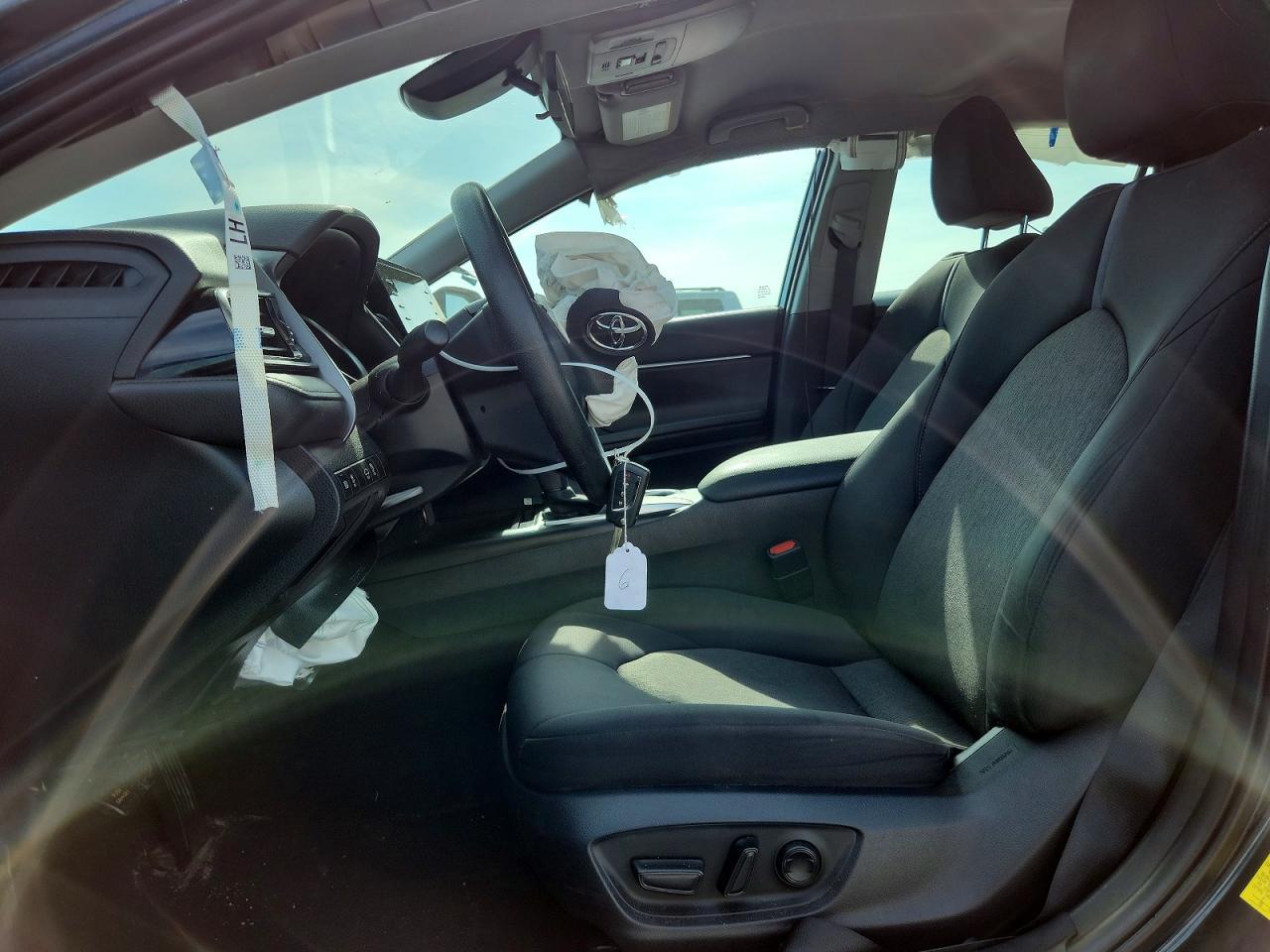 2021 Toyota Camry Le - Фото 7