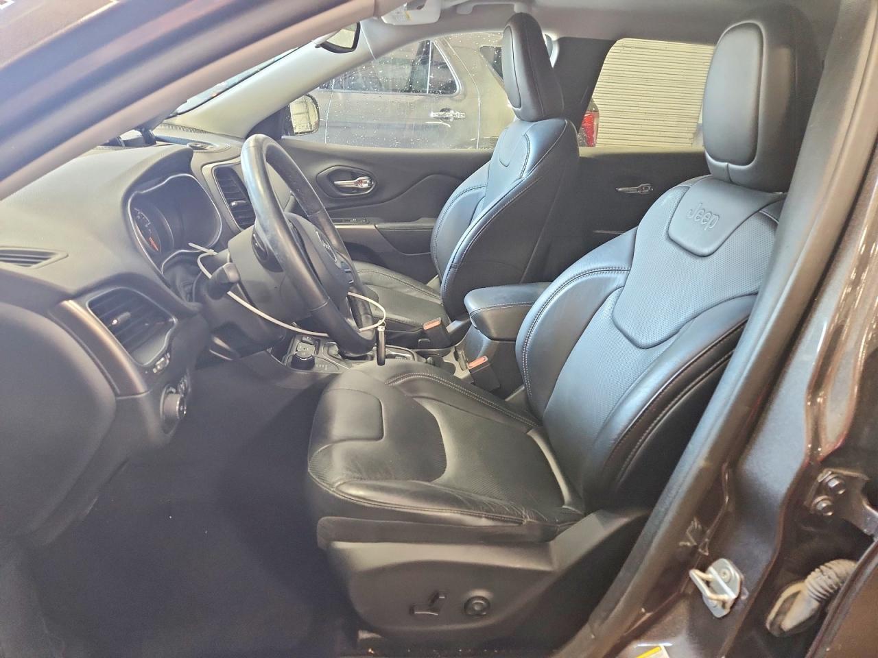 2020 Jeep Cherokee Latitude Plus - Image 7