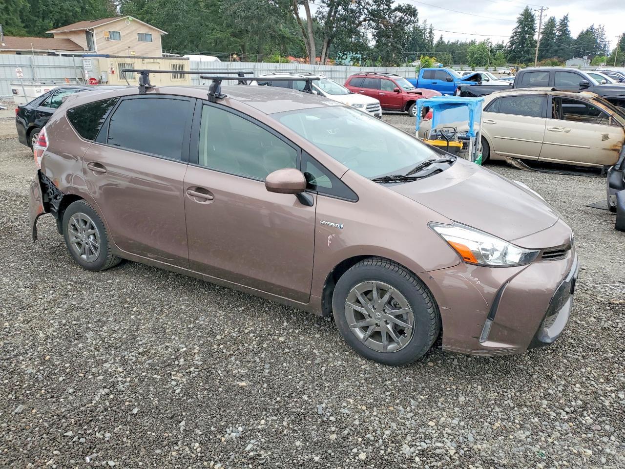 2017 Toyota Prius V Four - Image 4