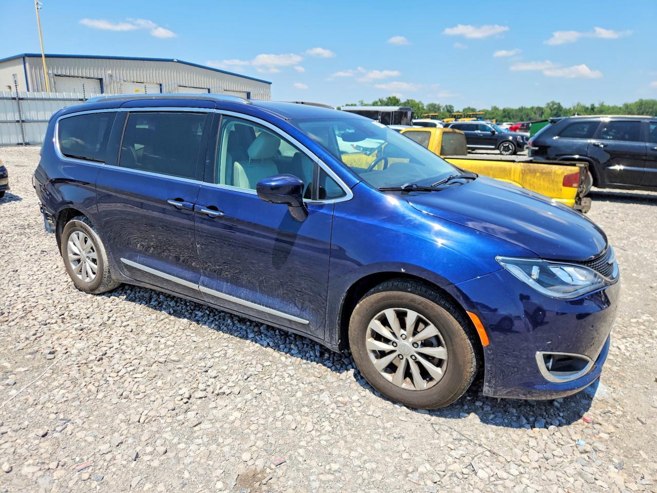 2018 Chrysler Pacifica Touring L - Фото 4