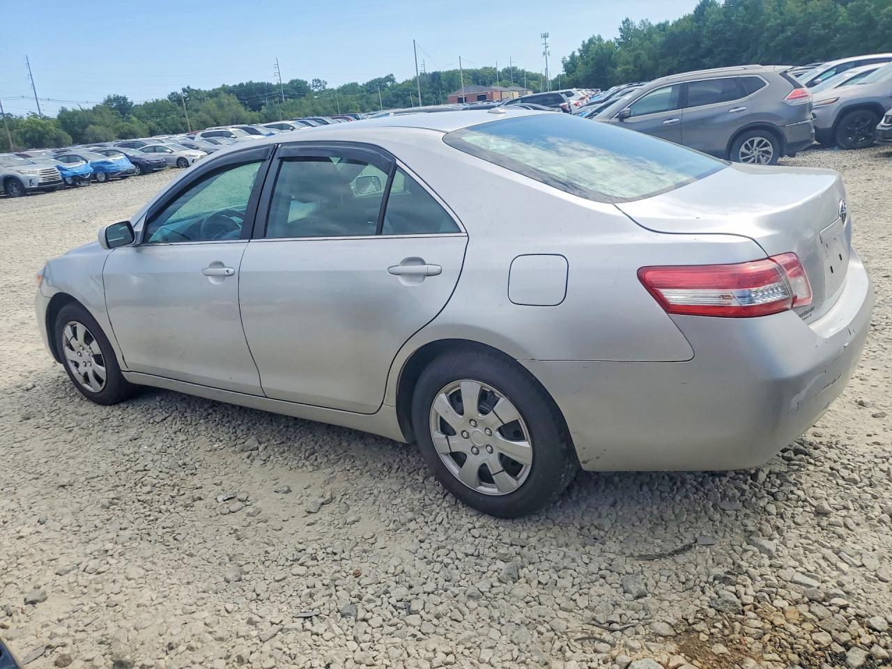 2011 Toyota Camry Le - Image 2