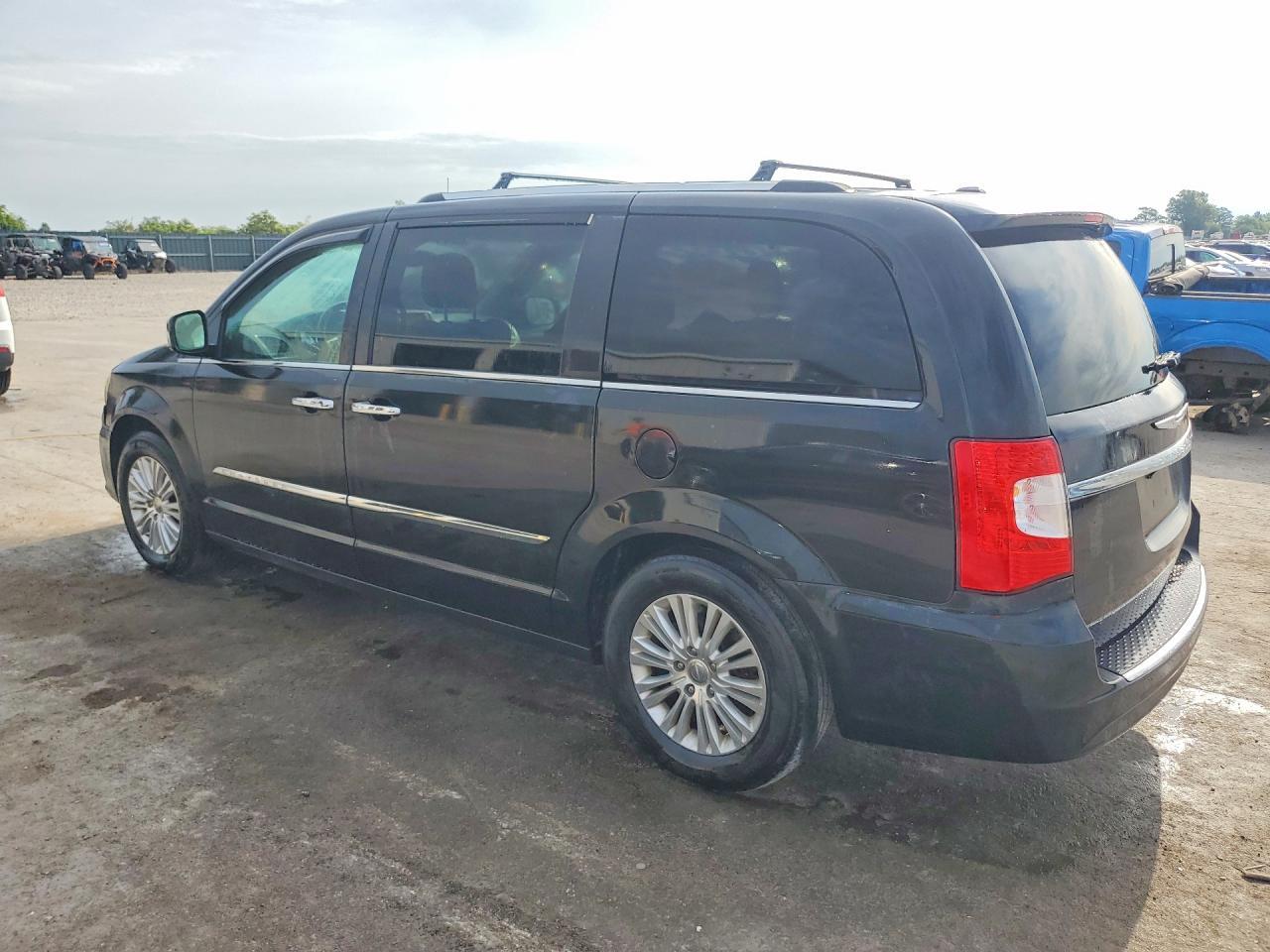 2012 Chrysler Town & Country Limited - Image 2