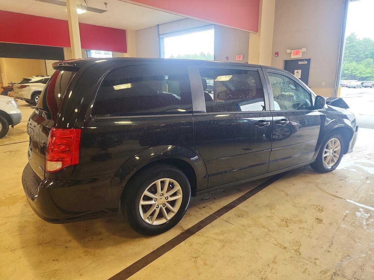 2016 Dodge Grand Caravan R/T - Image 3