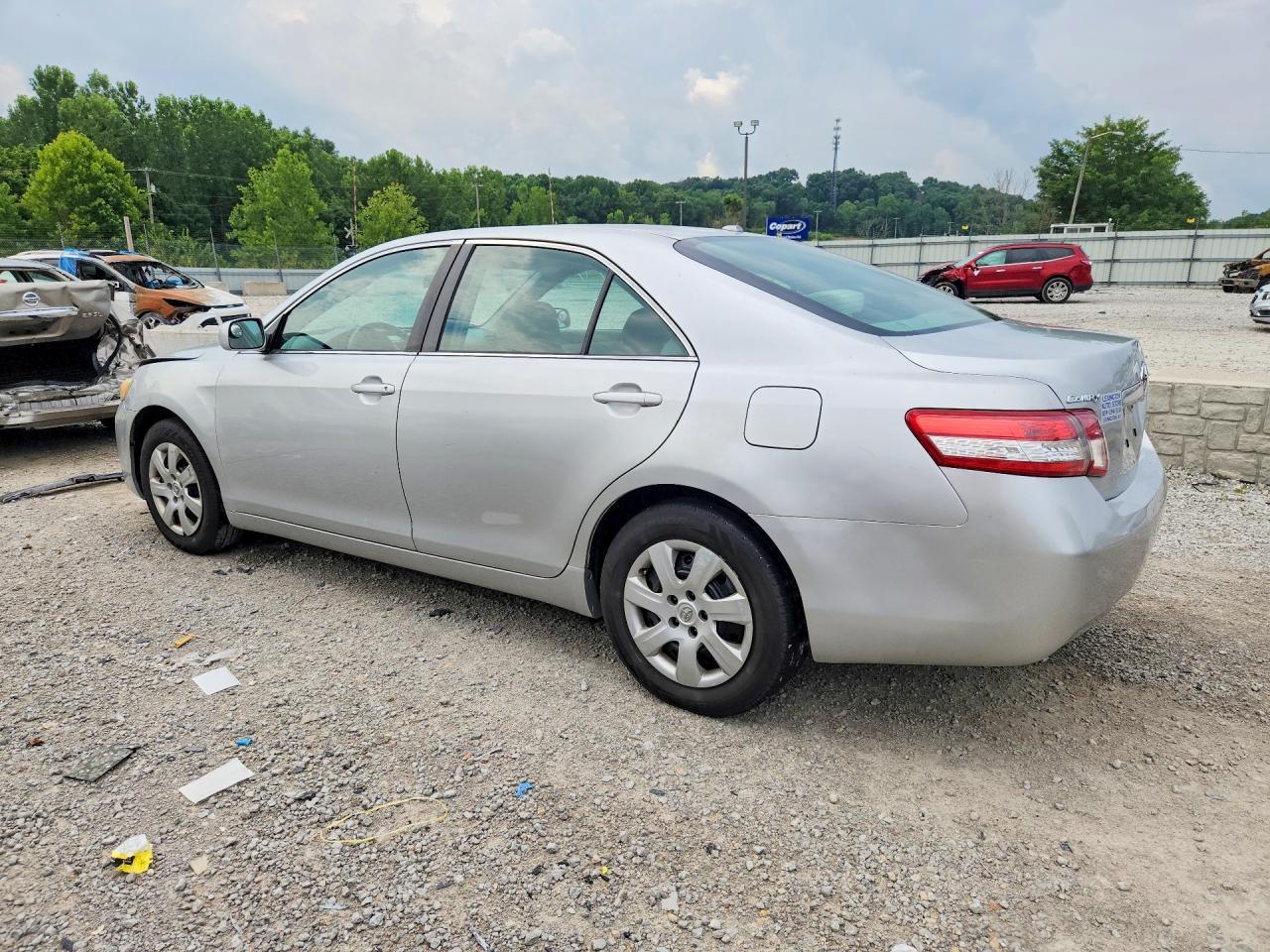 2010 Toyota Camry Le - Фото 2