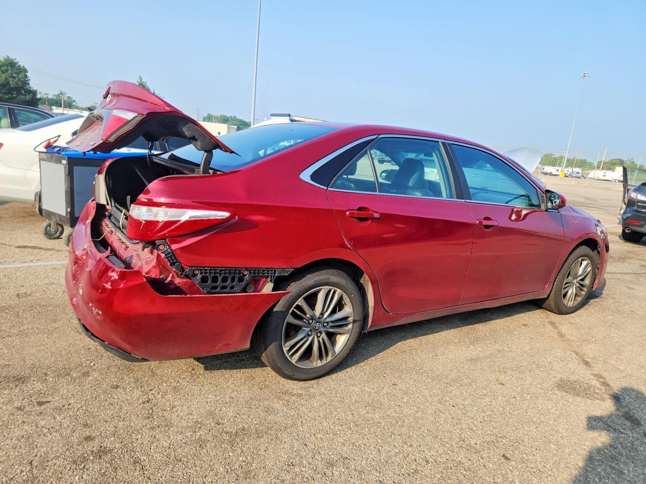 2016 Toyota Camry Se - Фото 3