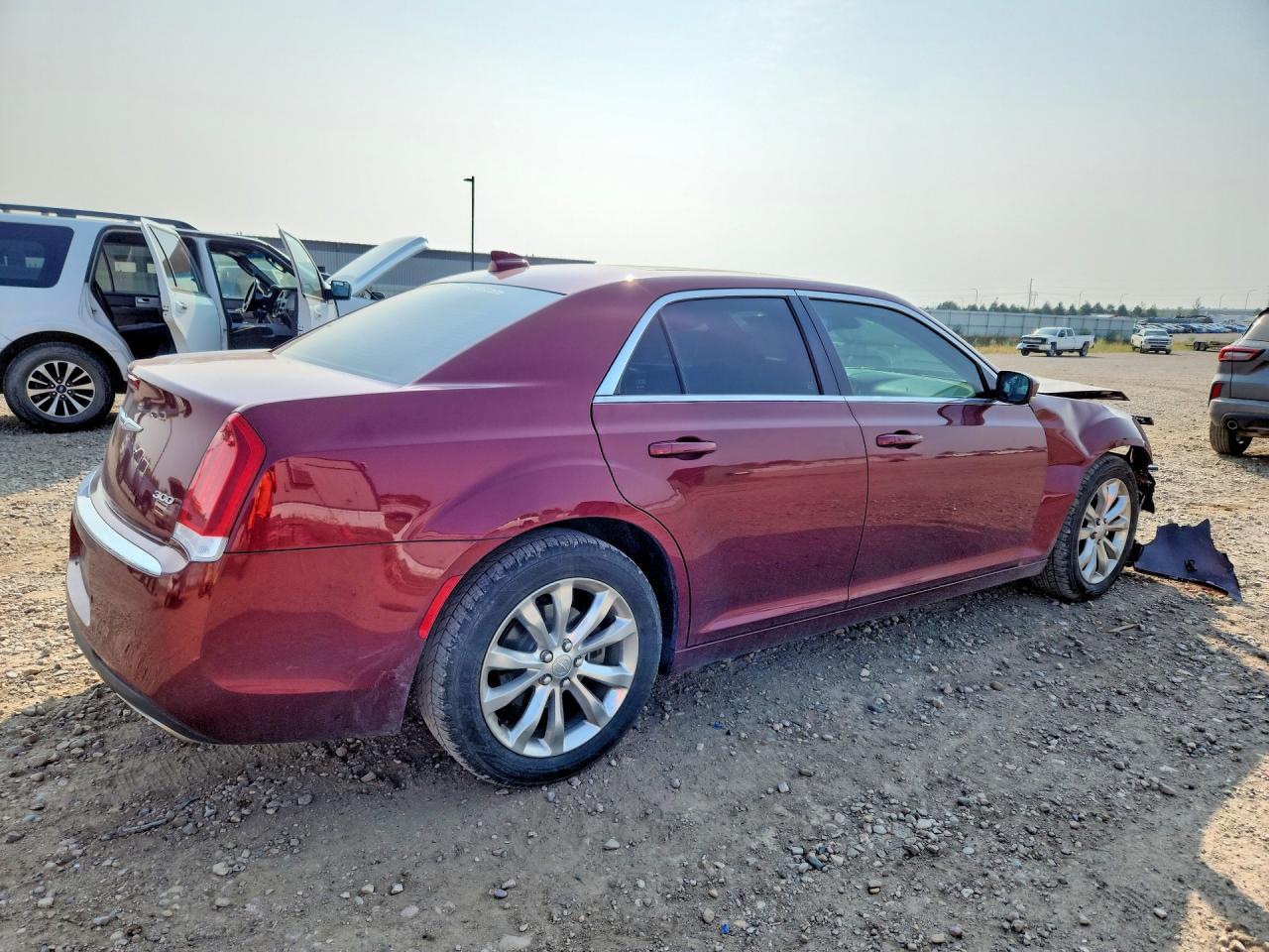 2021 Chrysler 300 Touring - Фото 3
