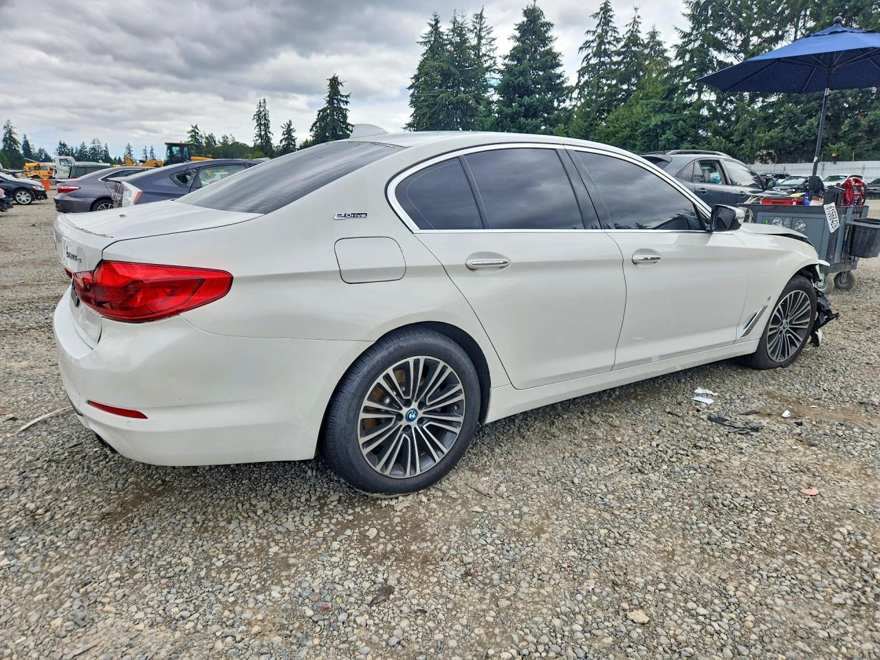 2018 BMW 530Xe - Фото 3