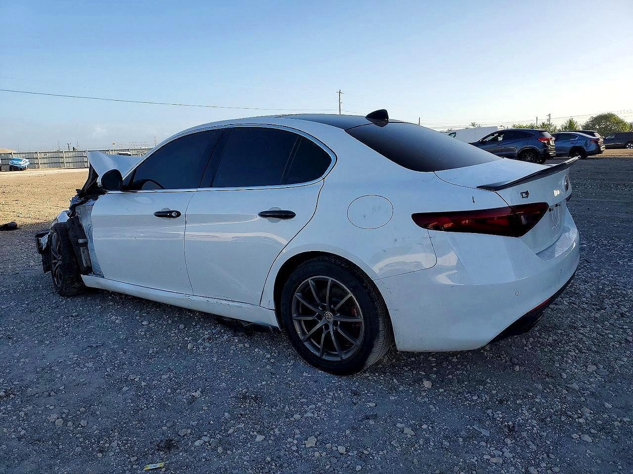 2018 Alfa Romeo Giulia Q4 - Image 2