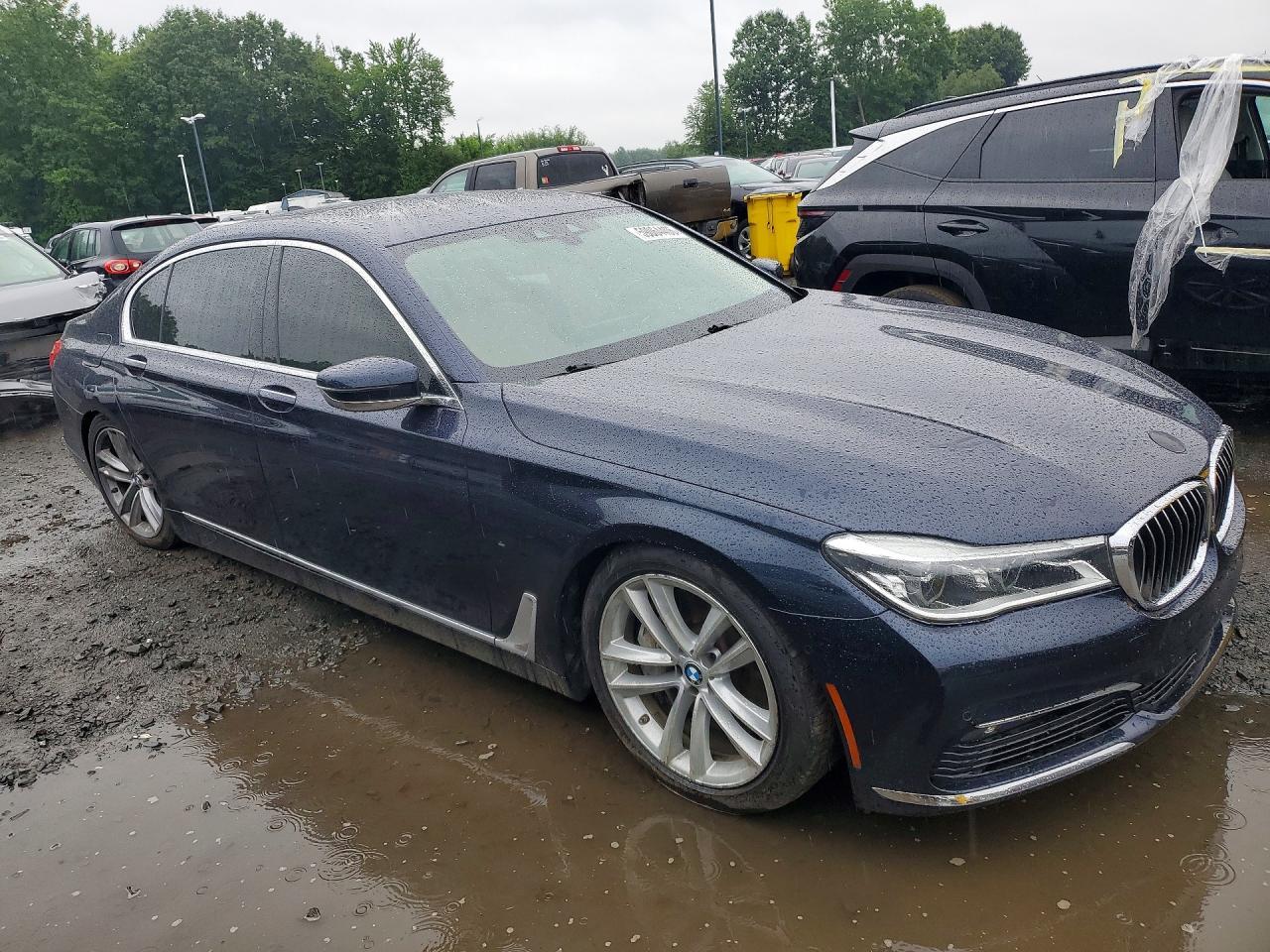2018 BMW 750 Xi - Image 4