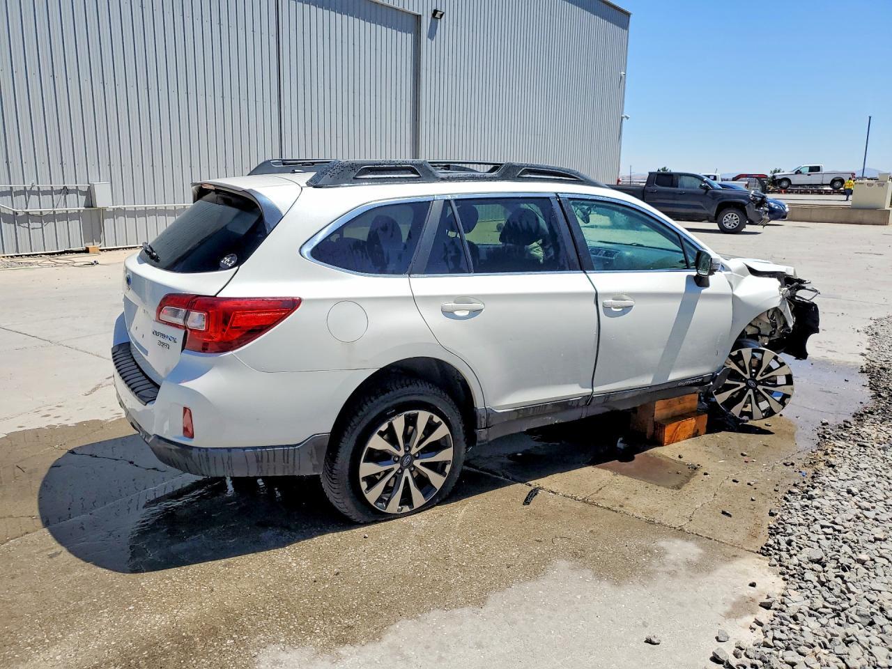 2015 Subaru Outback 3.6R Limited - Фото 3