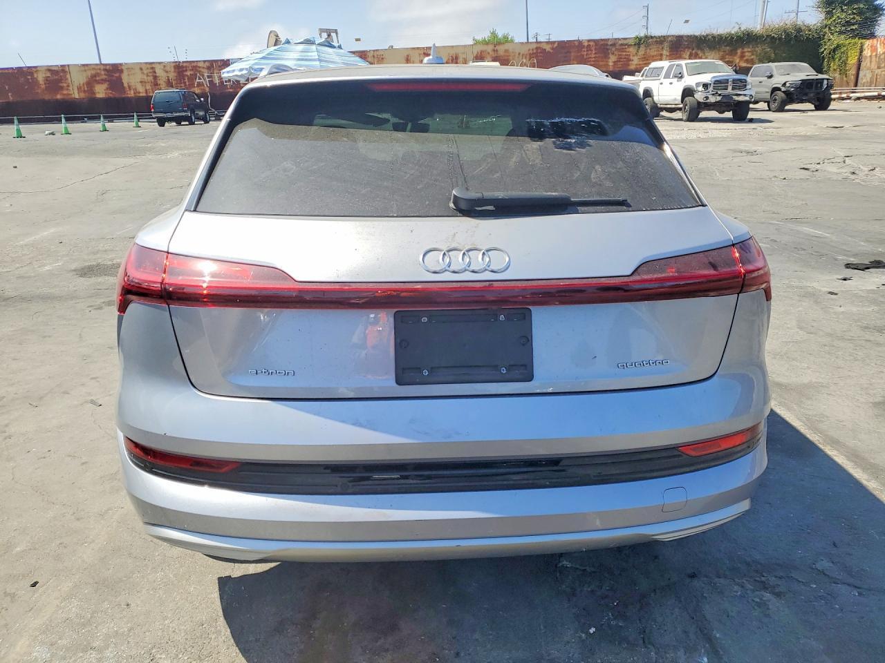 2022 Audi E-Tron Premium - Фото 6