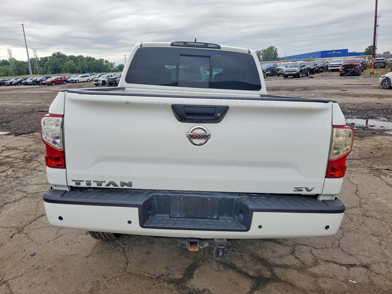2022 Nissan Titan S - Фото 6
