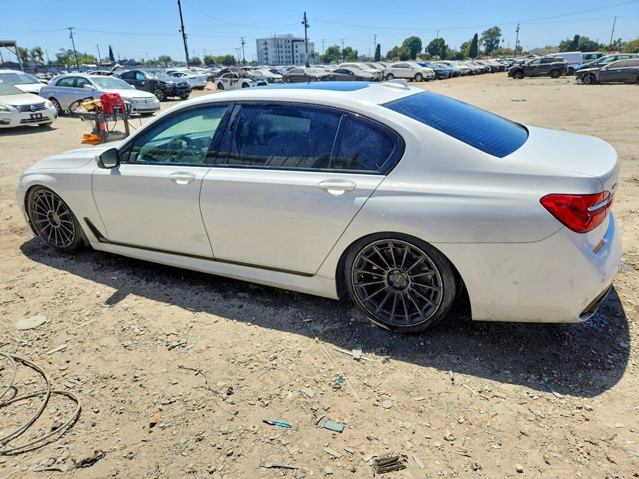 2016 BMW 750 Xi - Image 2
