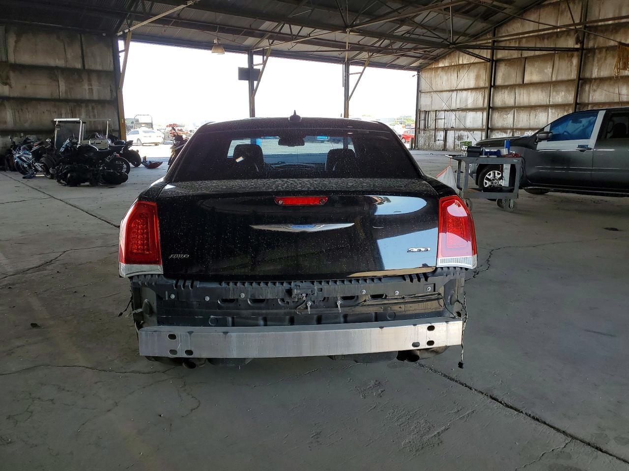 2018 Chrysler 300 Limited - Image 6