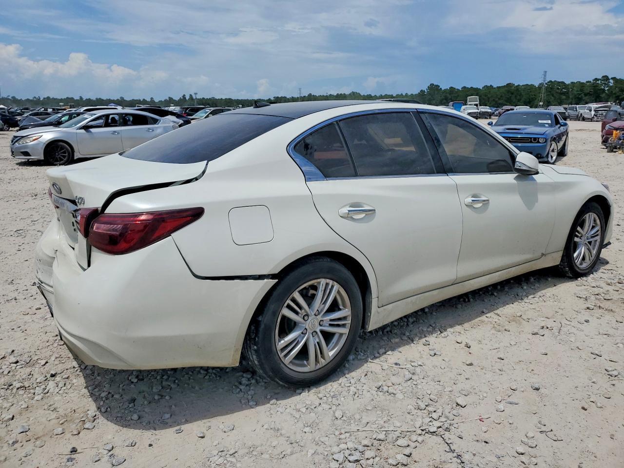 2018 Infiniti Q50 3.0T Luxe - Фото 3