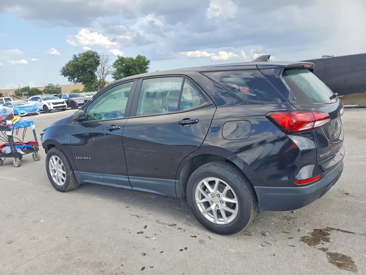 2022 Chevrolet Equinox Ls - Image 2