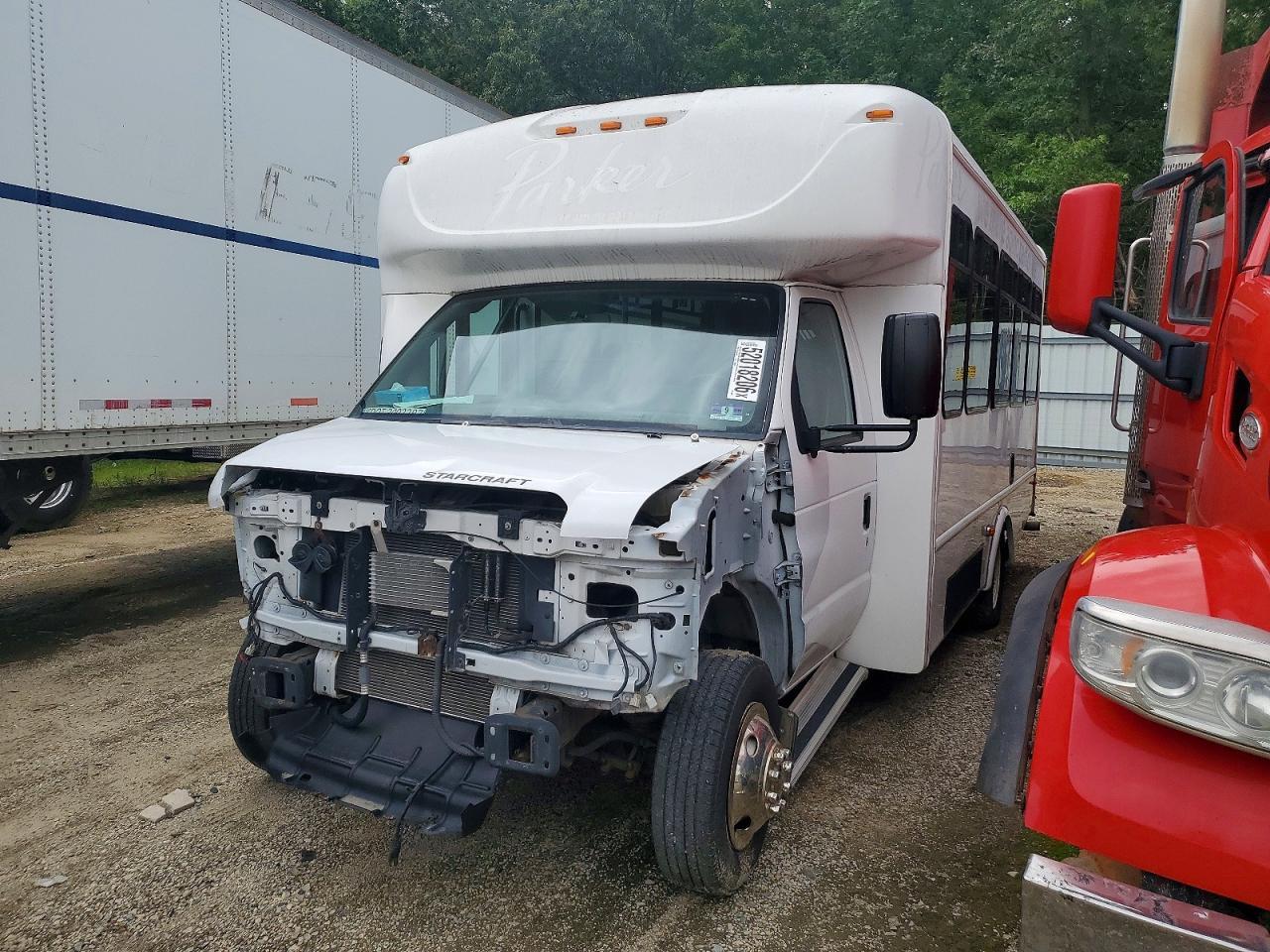 2016 Ford Econoline E450 Super Duty Cutaway Van - Фото 3