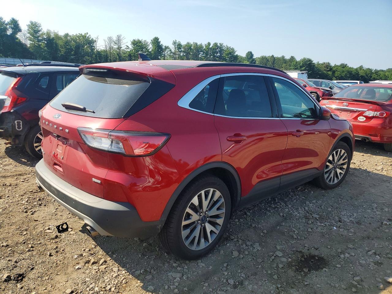2022 Ford Escape Titanium - Image 3