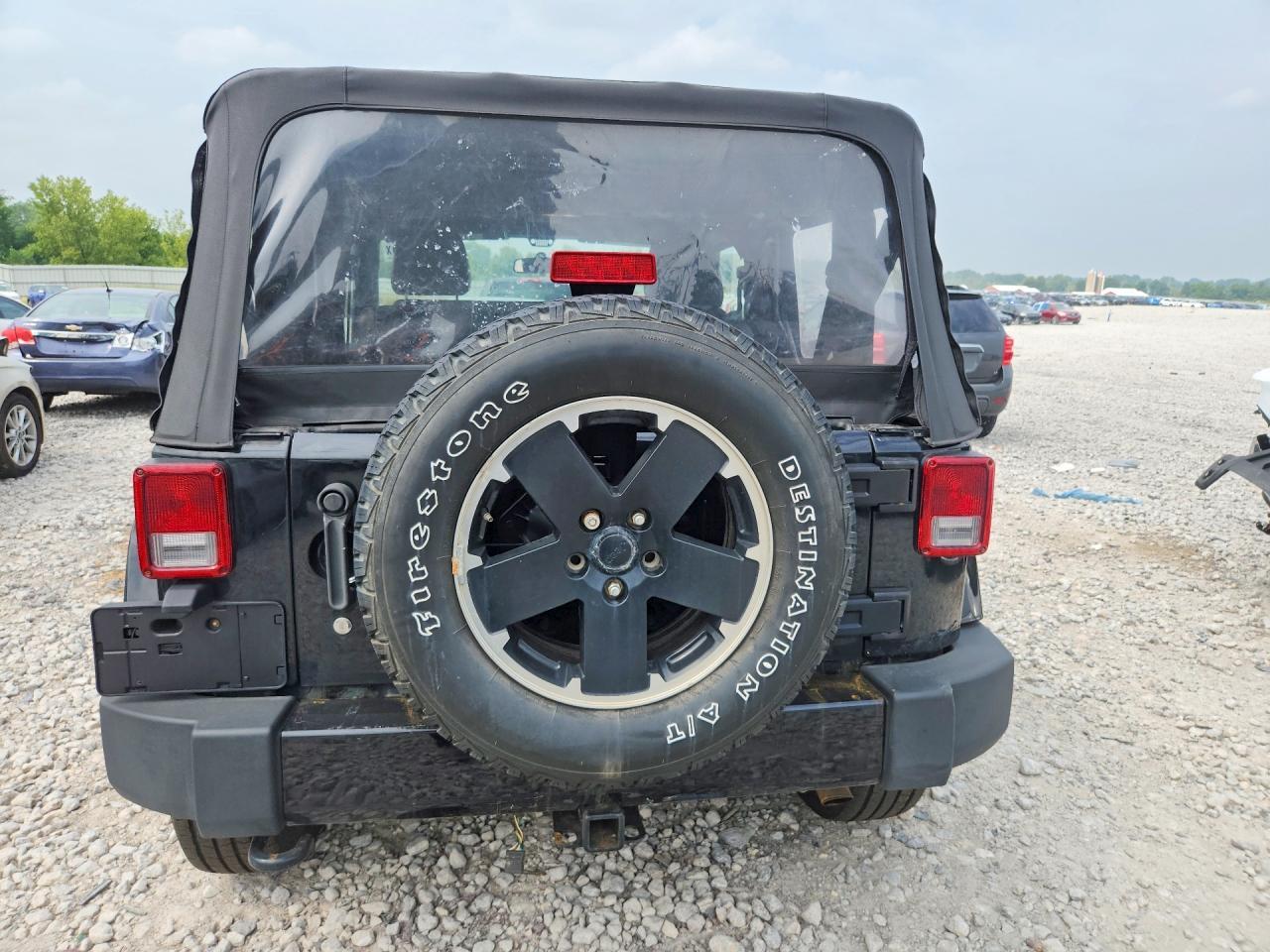 2012 Jeep Wrangler Sahara - Фото 6