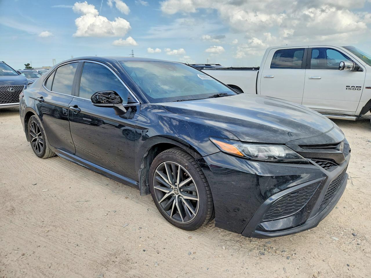 2021 Toyota Camry Se - Фото 4