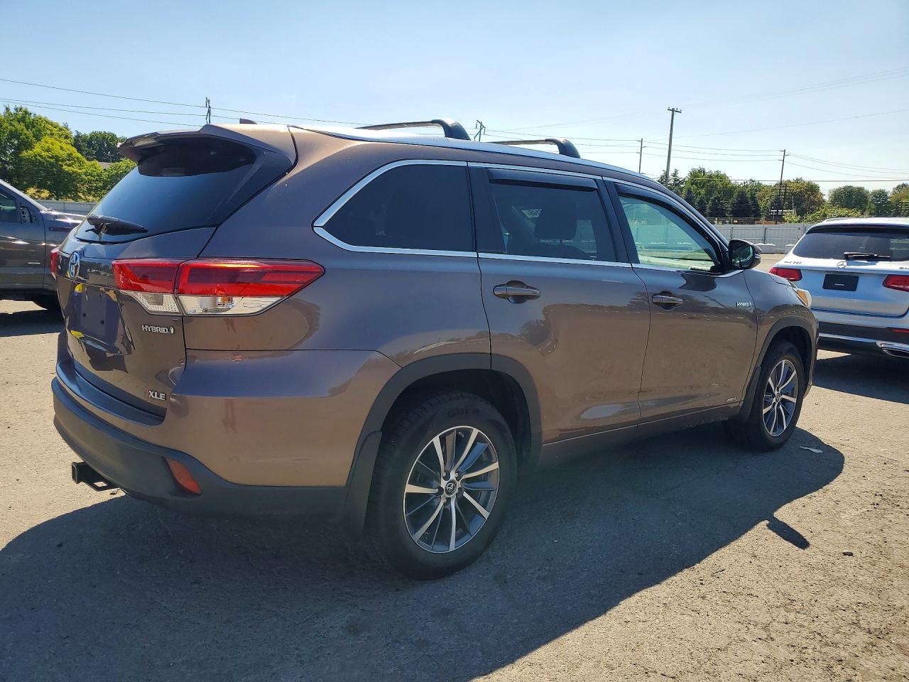 2018 Toyota Highlander Hybrid Xle - Image 3