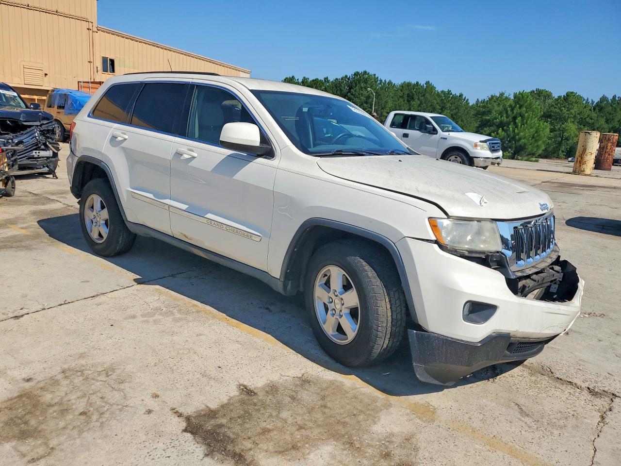2012 Jeep Grand Cherokee Laredo - Image 4