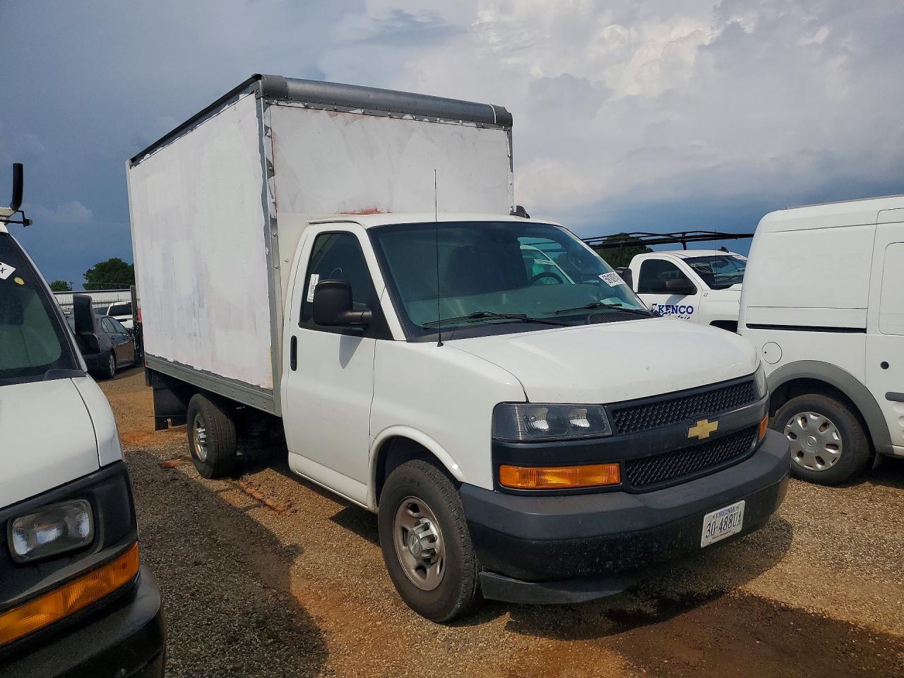 2021 Chevrolet Express Box Truck - Image 4
