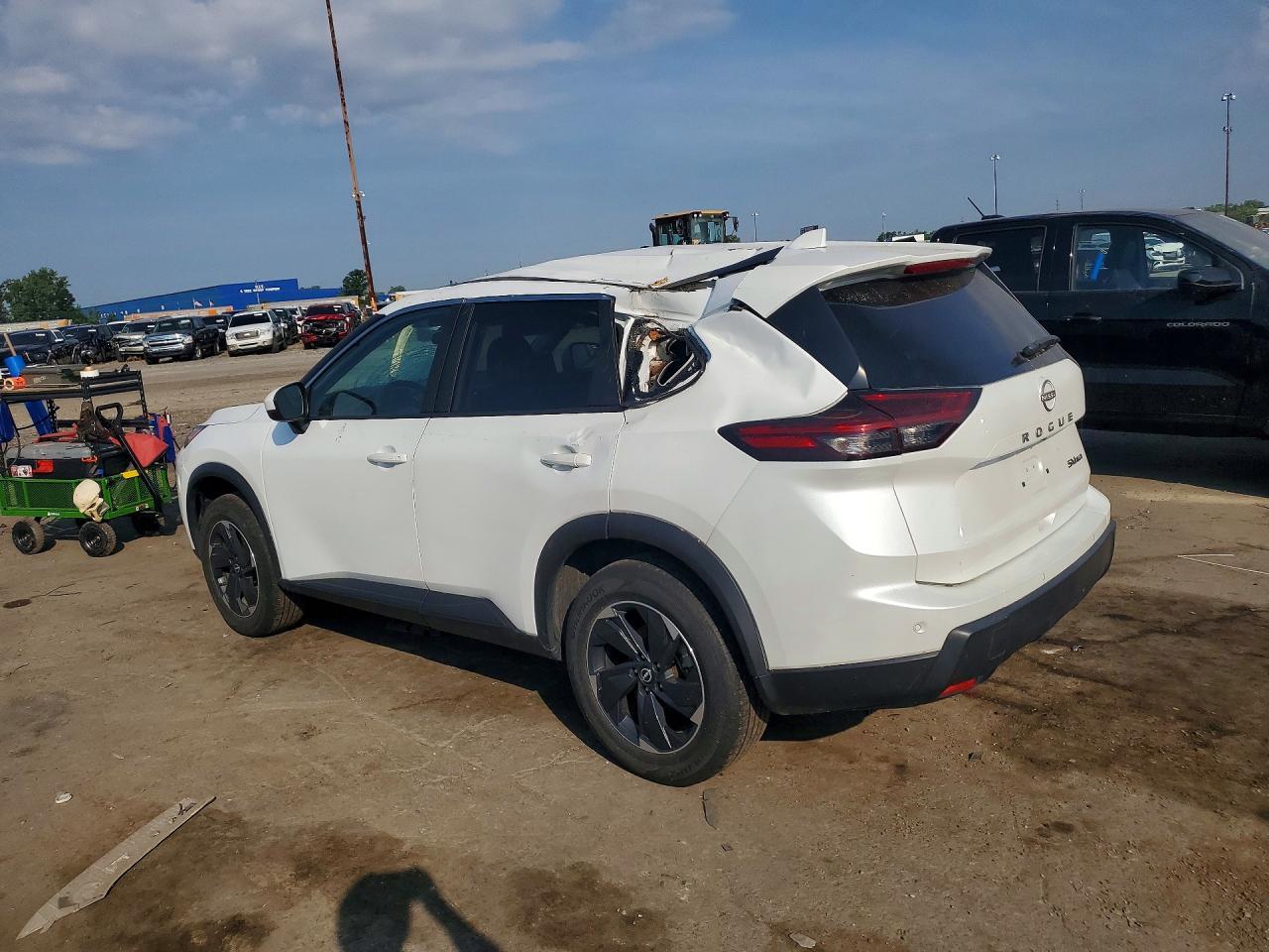 2024 Nissan Rogue Sv - Image 2