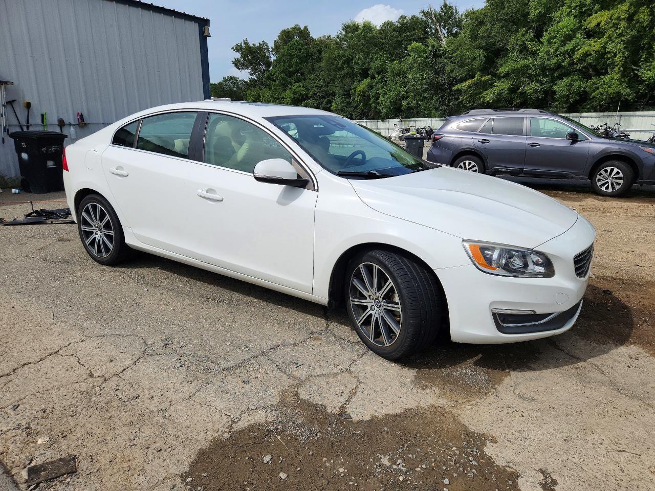2017 Volvo S60 Premier - Image 4