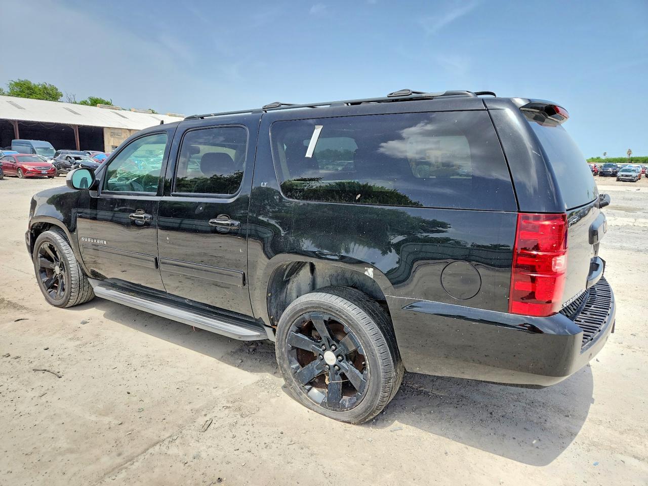 2014 Chevrolet Suburban - Фото 2