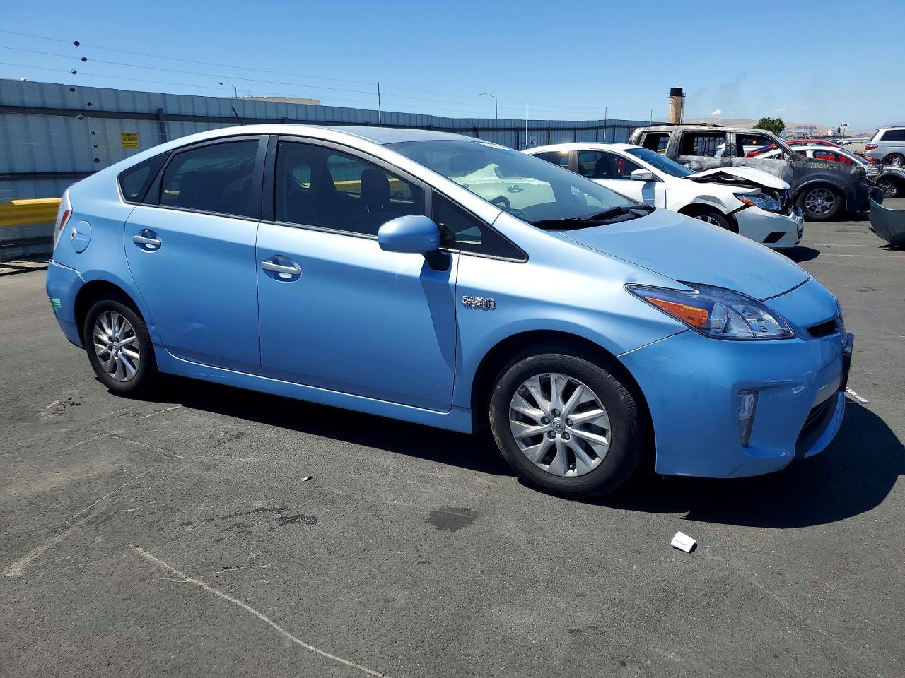 2015 Toyota Prius Plug-In Hybrid Advanced - Фото 4