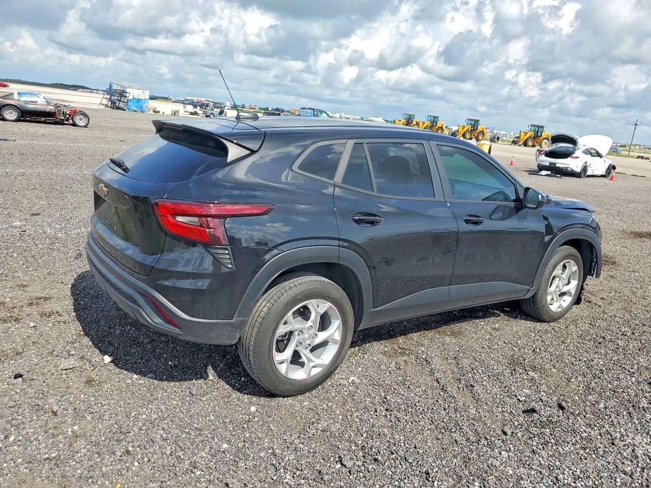 2024 Chevrolet Trax Ls - Фото 3