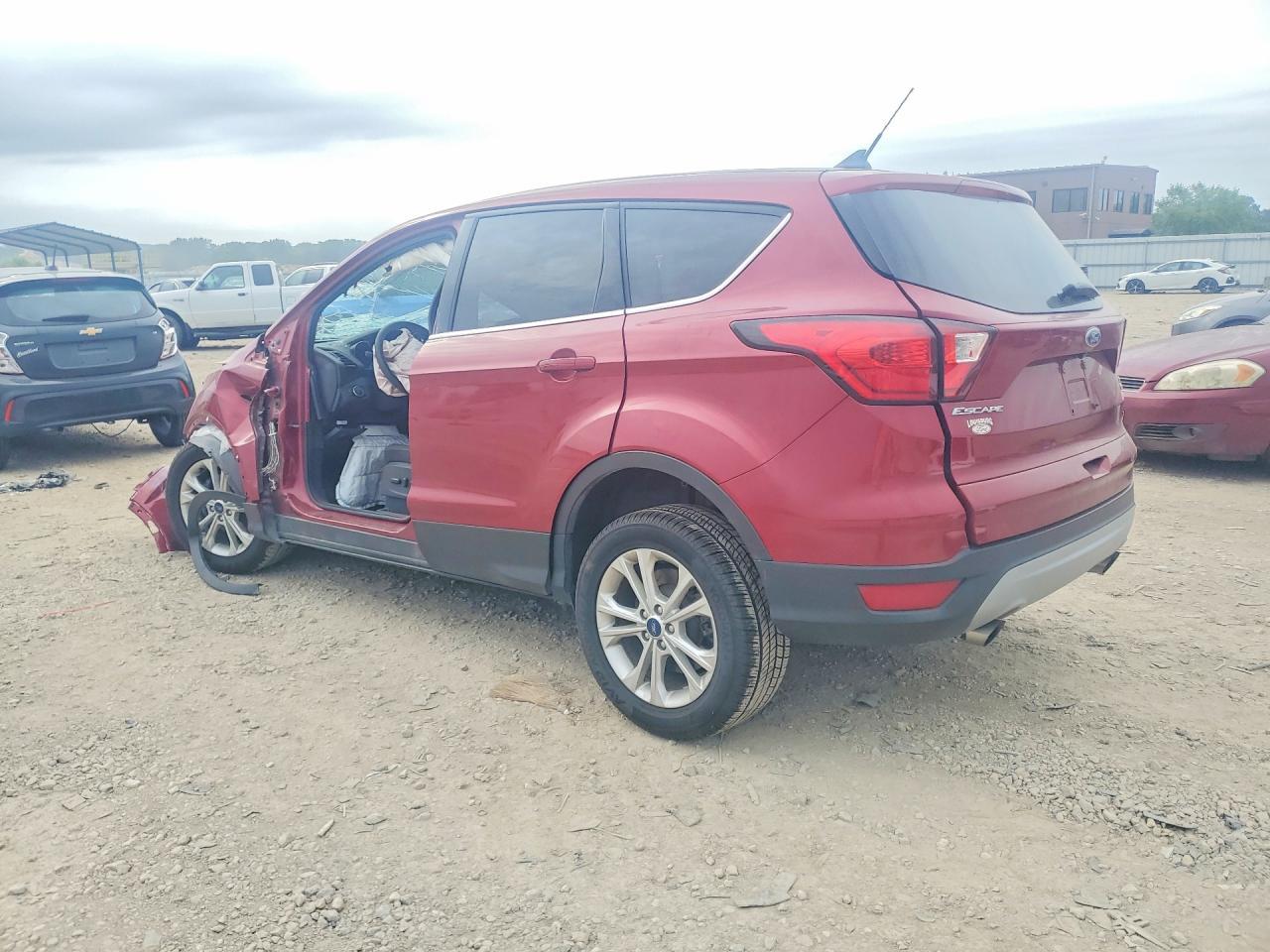 2019 Ford Escape Se - Фото 2