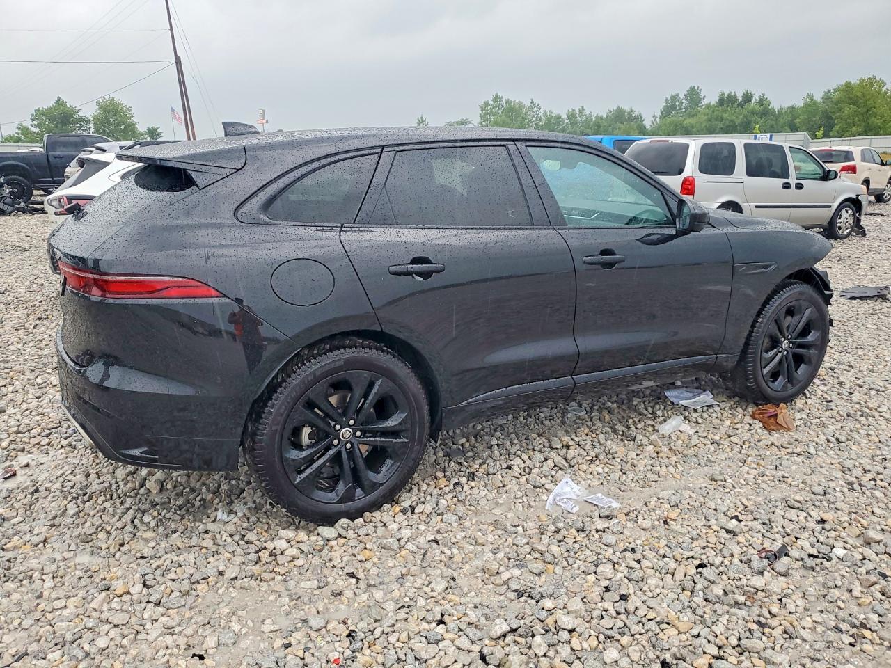 2024 Jaguar F-Pace R-Dynamic S - Фото 3