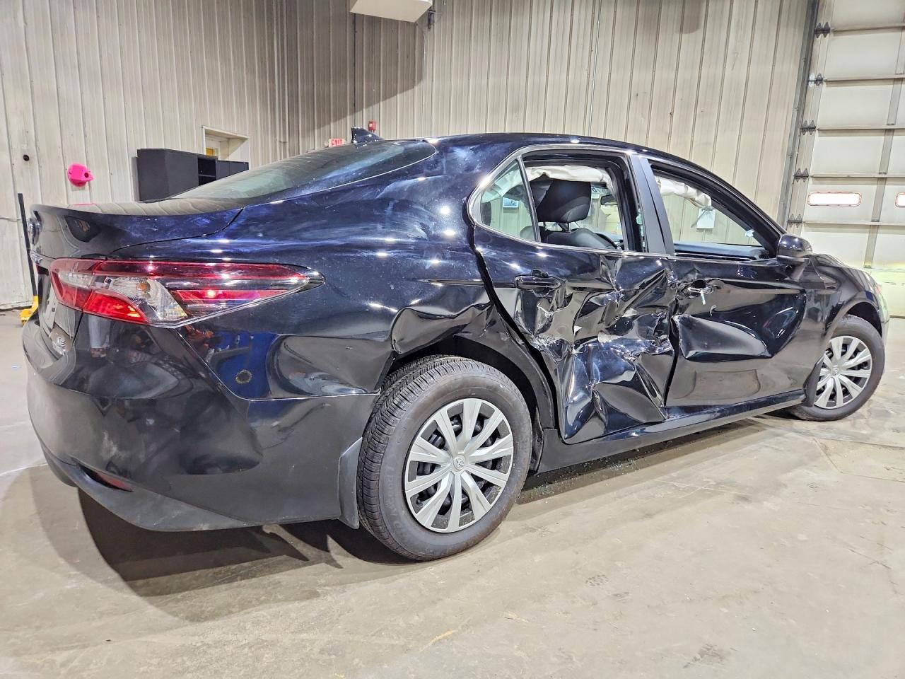 2023 Toyota Camry Le - Фото 3