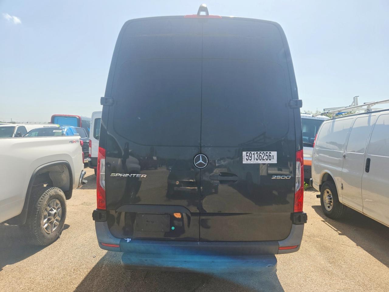 2022 Mercedes-Benz Sprinter 2500 - Фото 6