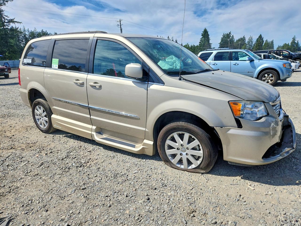 2016 Chrysler Town & Country Touring - Фото 4