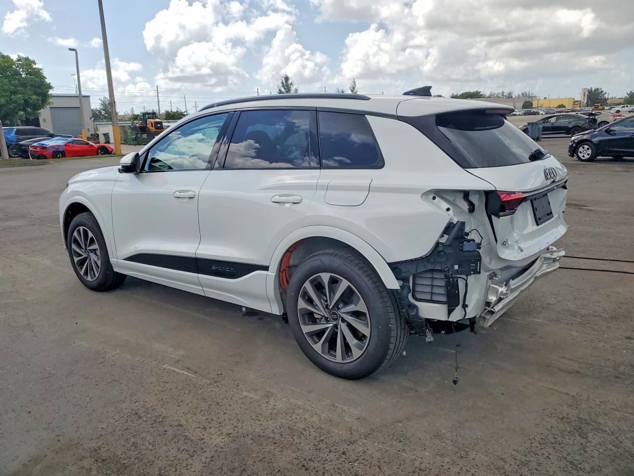 2025 Audi Q6 E-Tron Premium - Фото 2