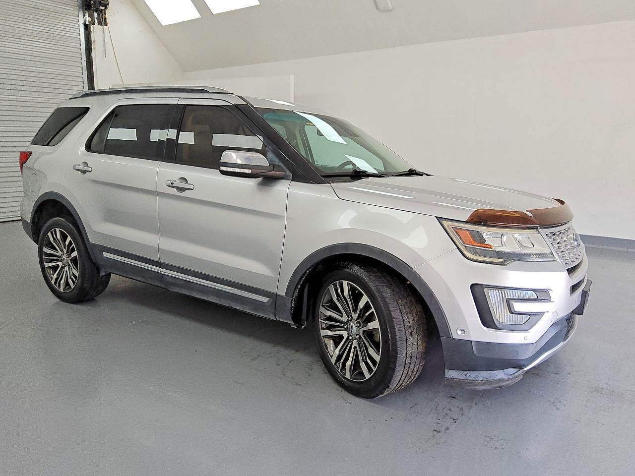 2017 Ford Explorer Platinum - Image 4