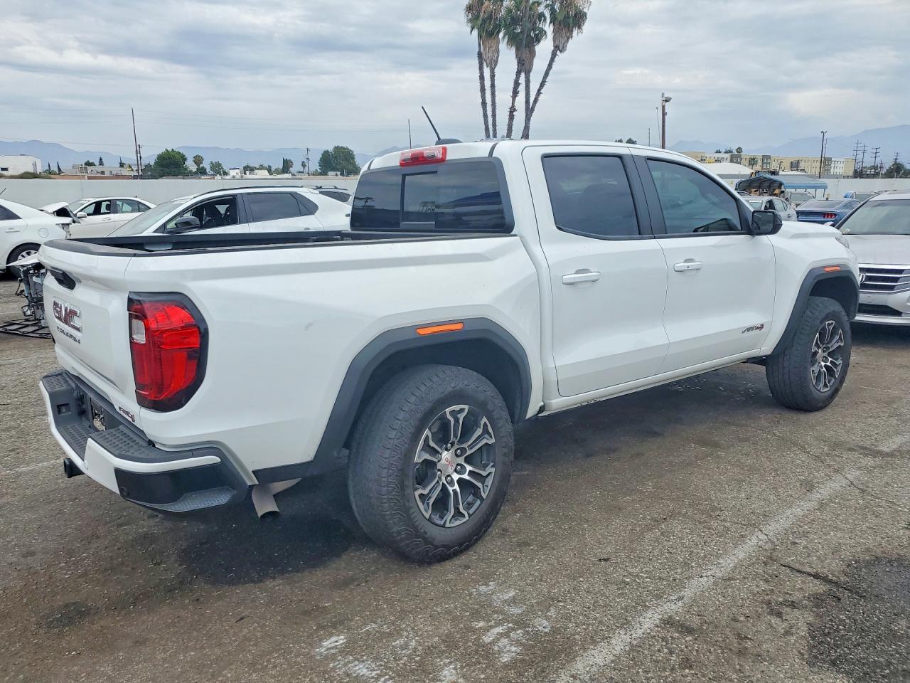2025 GMC Canyon At4 - Image 3