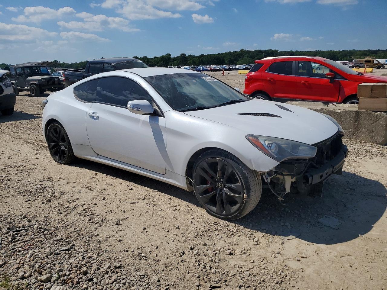 2015 Hyundai Genesis Coupe 3.8 R-Spec - Image 4