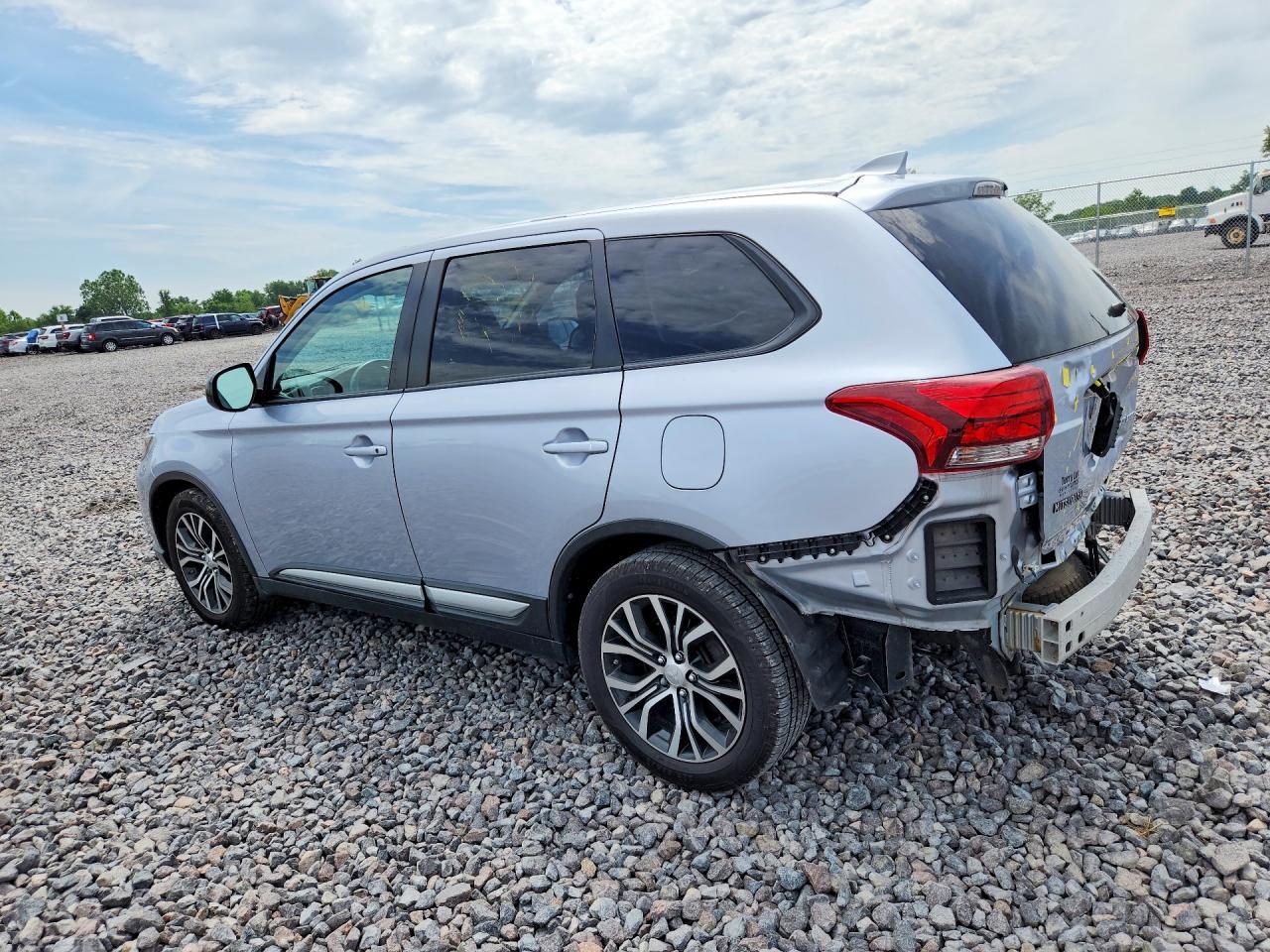 2017 Mitsubishi Outlander Es - Фото 2