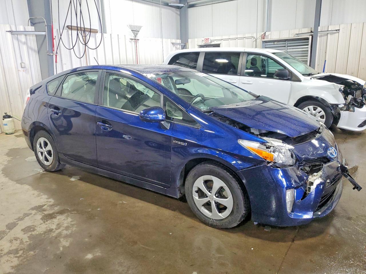 2012 Toyota Prius Two - Фото 4